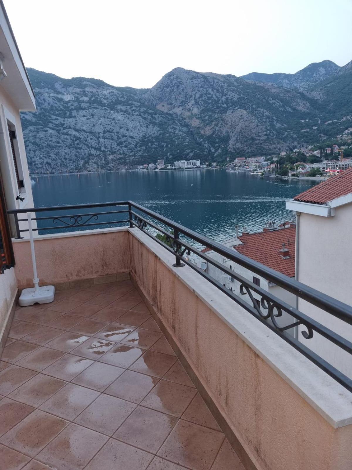 Apartments Sneza Risan Exterior foto